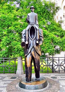 Statue nach Franz Kafka