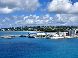 Blick vom Hafen auf Bridgetown