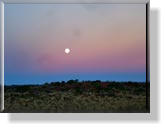 Der Mond bei Kata Tjuta