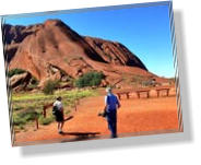 Umrundung des Uluru auf dem Base Walk