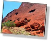 Umrundung des Uluru auf dem Base Walk
