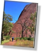 Umrundung des Uluru auf dem Base Walk