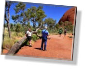 Umrundung des Uluru auf dem Base Walk