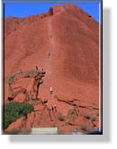 Umrundung des Uluru auf dem Base Walk