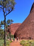 Auf dem Base Walk einmal um den Uluru