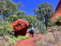 Auf dem Base Walk einmal um den Uluru