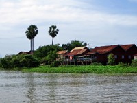 1_Boot_TonleSap_360_1000.jpg