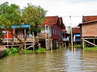 1_Boot_TonleSap_380_1000.jpg