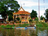 1_Boot_TonleSap_400_1000.jpg