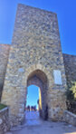 Vor der Stadtmauer von Monteriggioni