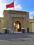 Am Königspalast