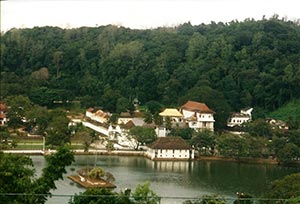 Blick auf den Zahntempel in Kandy