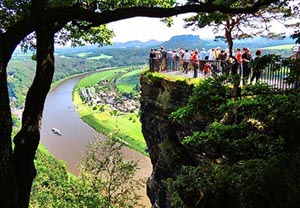 Blick auf die Elbe vom Bastei-Ausblick Blick auf die Elbe vom Bastei-Ausblick