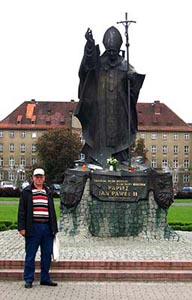 Statue des Papstes in Stettin Statue des Papstes in Stettin