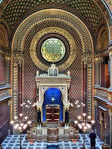 In der Synagoge von Prag