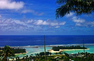 Blick auf eine Lagune von Rarotonga